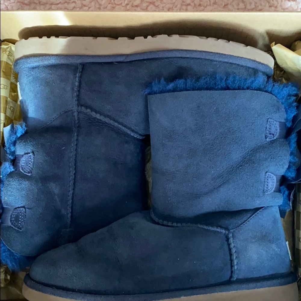 navy blue bailey bow ugg boots